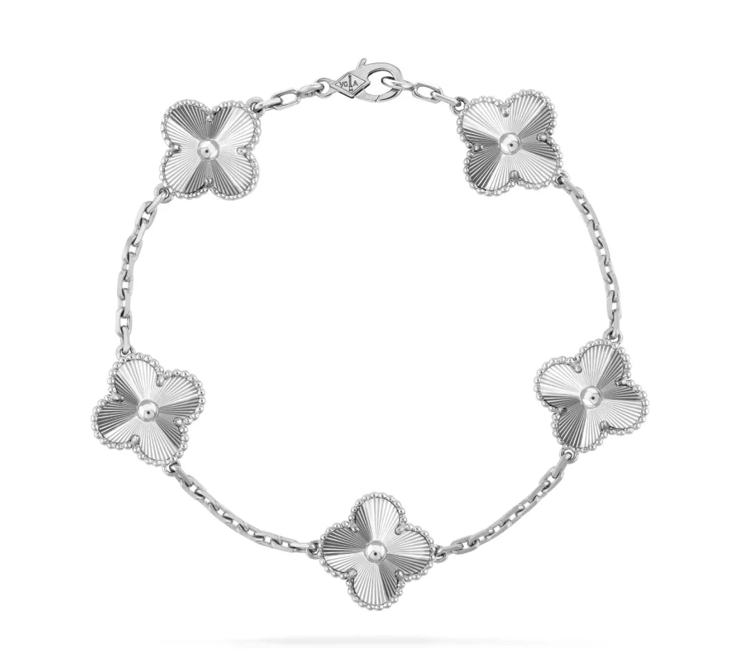 The Ayla Set