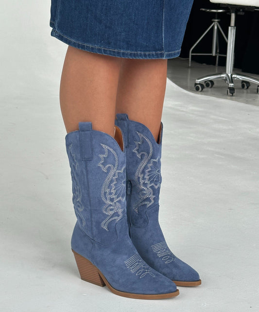 Cowboy boots in blue suede with white stitching