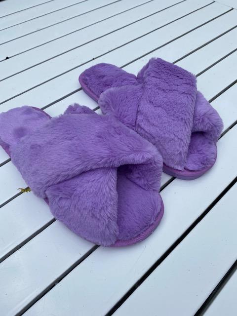 Fur sandal purple